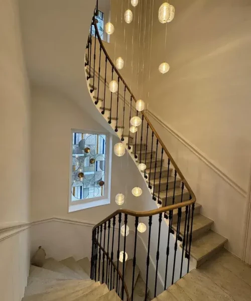 Pose de lino dans les escaliers et peintures murs et plafond à Lansargues